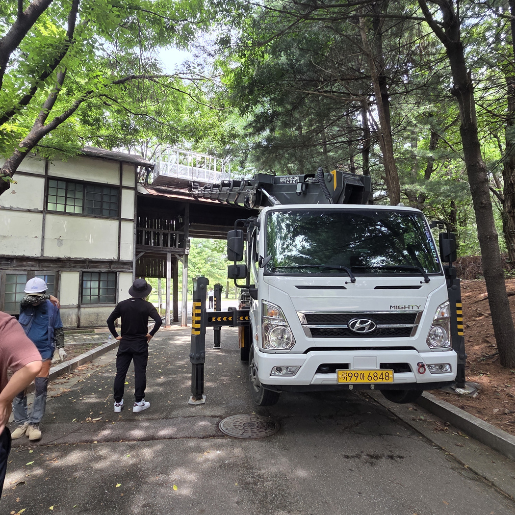 자재 양중 스카이차 작업사진